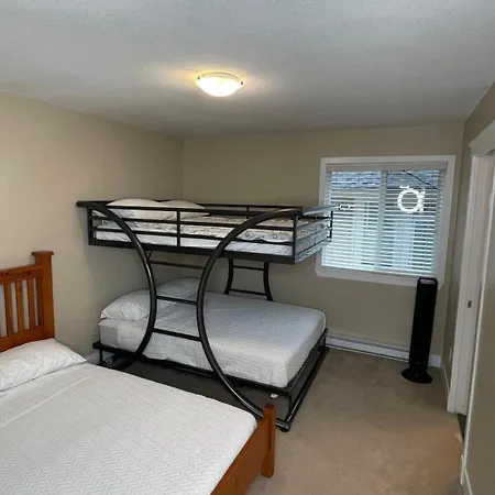 Metropolitan Dream Stay With Pool And Hot Tub Surrey Exterior photo