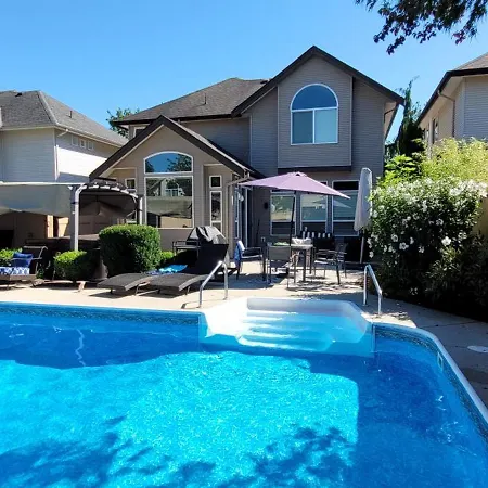 Metropolitan Dream Stay With Pool And Hot Tub Surrey Exterior photo